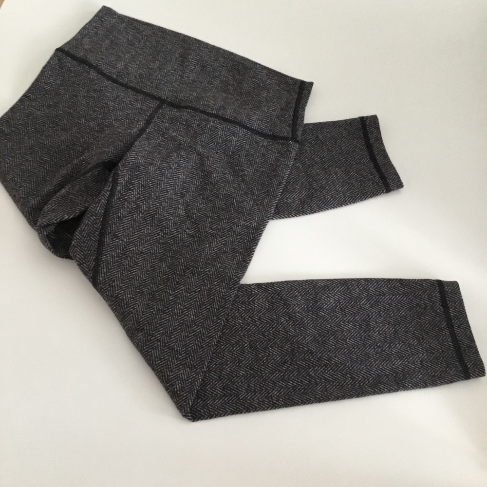 LULULEMON HIGH RISE LEGGINGS